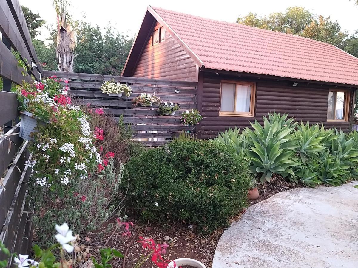 Villa Tal Nof Cabins à Manot Extérieur photo